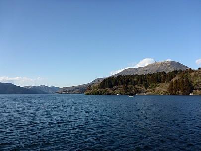 2016-03-02 15.20.11 P1000836 Simon - Lake Ashinoko and Mt Komagatake.jpeg: 4608x3456, 6030k (2016 Mar 02 15:20)