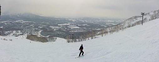 Skiing Hirafu