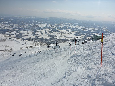 2016-02-28 13.14.53 P1000637 Simon - top of Wonderland Chairs.jpeg: 4608x3456, 6282k (2016 Feb 28 13:14)