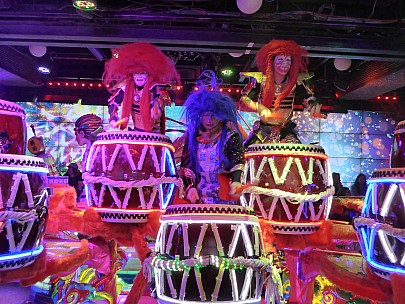 2017-01-12 18.09.24 P1010212 Simon - Robot Restaurant drumming.jpeg: 4608x3456, 6048k (2017 Jan 28 21:46)