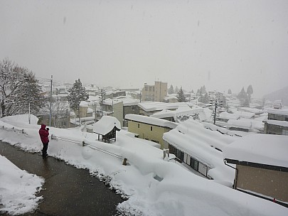 2017-01-15 09.34.39 P1010277 Simon - Nozawa Onsen from the path to Yu Road.jpeg: 4608x3456, 6119k (2017 Jan 29 10:20)