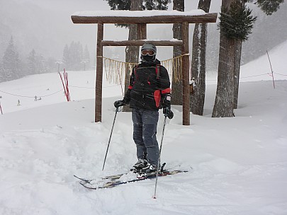 2017-01-15 15.16.41 P1010286 Simon - at Hikage Torii.jpeg: 4608x3456, 6113k (2017 Jan 29 10:20)