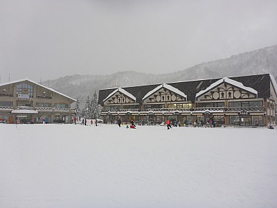 2017-01-15 16.15.38 P1010290 Simon - Hikage Base buildings.jpeg: 4608x3456, 5945k (2017 Jan 29 10:20)