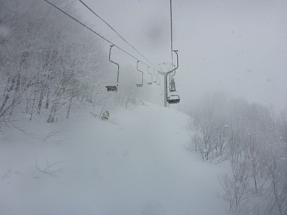 2017-01-17 16 Madarao 10.11.22 P1010331 Simon - riding #13 lift.jpeg: 4272x3204, 4266k (2017 Jul 30 21:48)