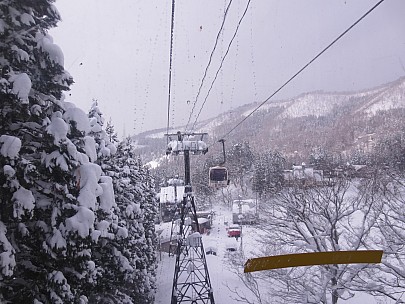 2017-01-19 13.26.58 IMG_8902 Anne - riding Hikage gondola.jpeg: 4608x3456, 5710k (2017 Jan 26 18:36)