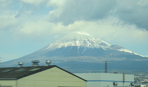 2017-01-23 12.21.14 IMG_9319 Anne - Mt Fuji from train_cr.jpg: 4265x2503, 6153k (2017 Aug 06 13:15)