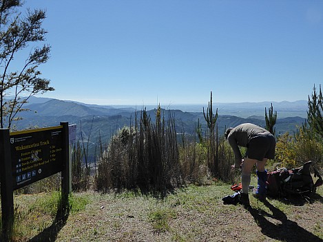2017-12-02 08.57.22 P1010042 Brian - Kiwi Road carpark start of Wakamarina Track.jpeg: 4000x3000, 5014k (2020 Apr 06 21:36)