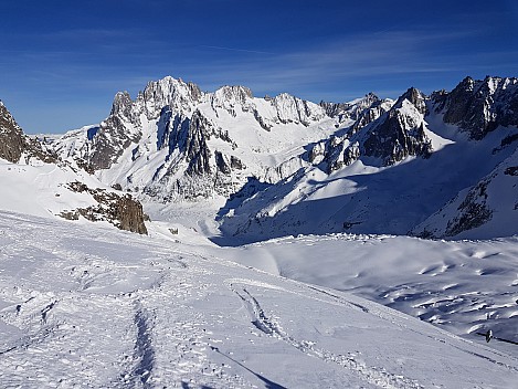 2018-01-24 12.32.06 Jim - view down Vallée Blanche.jpeg: 4032x3024, 4875k (2018 Mar 10 17:18)