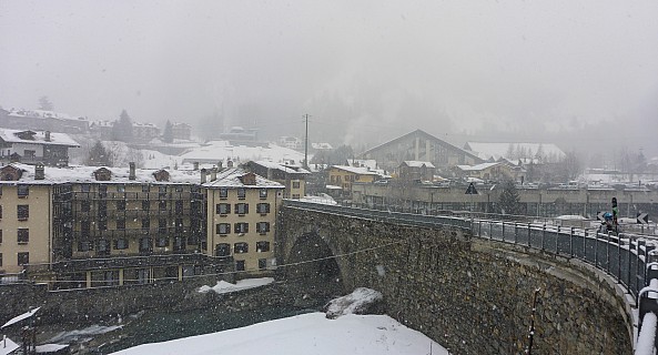 Snowing in Courmayeur
Photographer;&nbsp;Simon
2018-01-26&nbsp;09.30.28;&nbsp;Metadata time: '2018 Jan 26 09:30'
Original size:&nbsp;5,879 x 3,175; 16,732 kB;&nbsp;stitch
Filename: 2018-01-26 09.30.28 Panorama Simon - snowing in Courmayeur_stitch.jpeg
