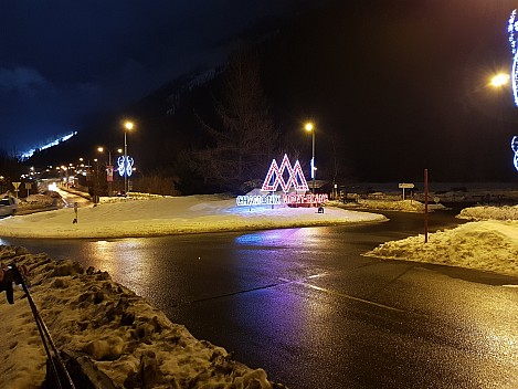 2018-01-26 18.16.35 Jim - Chamonix sign.jpeg: 4032x3024, 4538k (2023 Jan 31 08:37)