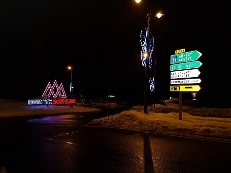 2018-01-26 18.18.47 Jim - Chamonix sign.jpeg: 4032x3024, 3612k (2023 Jan 31 08:37)