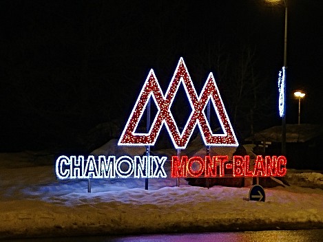 2018-01-26 18.19.45 LG6 Simon - Chamonix Mont-Blanc sign.jpeg: 4160x3120, 2455k (2023 Jan 31 08:37)
