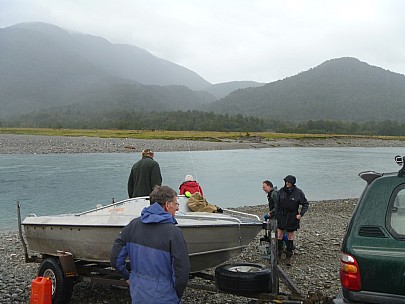 2019-01-13 10.36.24 P1000545 Jim - Ben Monk's jetboat ready at the Paringa.jpeg: 4320x3240, 4588k (2019 May 10 21:46)