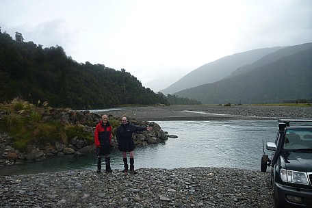 2019-01-13 10.41.37 P1050636 Philip - Brian and Alan waiting at the Paringa.jpeg: 4320x2880, 5042k (2019 Jun 24 21:12)
