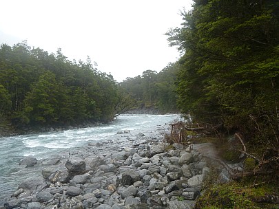 2019-01-20 15.43.50 P1000667 Jim - down Otoko River from campsite.jpeg: 4320x3240, 4842k (2019 May 10 21:46)
