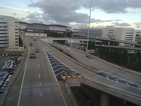 2019-03-08 17.46.07 LG6 Simon - San Francisco International Airport.jpeg: 4160x3120, 4937k (2019 Mar 09 14:47)