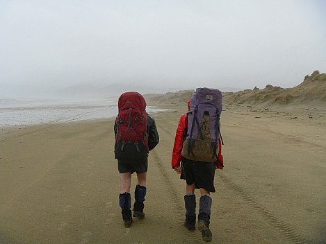 2019-11-09 17.35.12 P1000697 Jim - Simon and Brian walking north up Mason Bay.jpeg: 4320x3240, 4182k (2019 Nov 09 17:35)