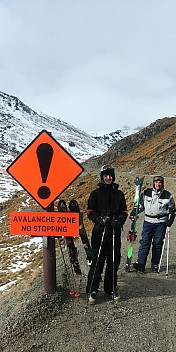 2020-08-02 11.48.52 LG6 Simon - waiting for the shuttle.jpeg: 2080x4160, 4335k (2020 Aug 10 21:05)