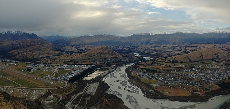 2020-08-02 16.52.41_HDR LG6 Adrian - view of Shotover River_stitch.jpg: 5942x2826, 14314k (2020 Dec 05 20:35)