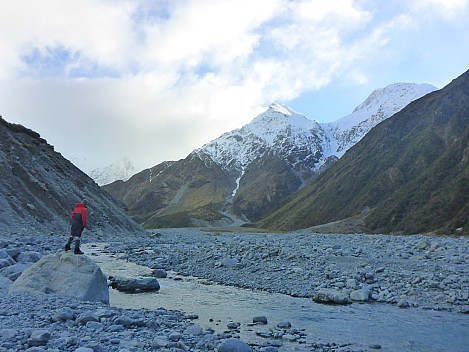 Brian and view up Havelock to Veil Stream
Photographer;&nbsp;Simon
2020-08-31&nbsp;08.50.26;&nbsp;Metadata time: '2020 Aug 31 08:50'
Original size:&nbsp;4,608 x 3,456; 6,302 kB
Filename: 2020-08-31 08.50.26 P1030391 Simon - Brian and view up Havelock to Veil Stream.jpeg