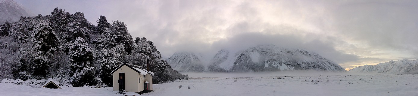 2020-09-02 06.57.55 Panorama Simon - early morning snow view outside Mistake Flats Hut_stitch.jpg: 14768x3404, 41583k (2020 Sep 20 09:32)