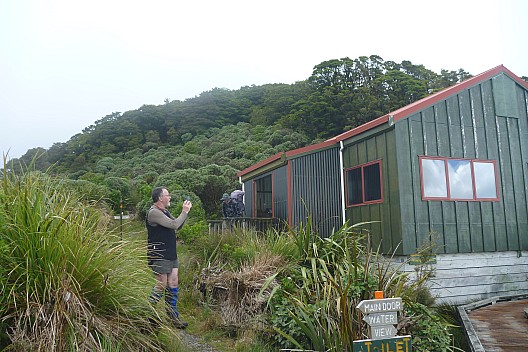 2021-01-22 15.12.30 P1060392 Philip - at Waiopehu Hut.jpeg: 4320x2880, 5058k (2021 Jan 25 11:23)