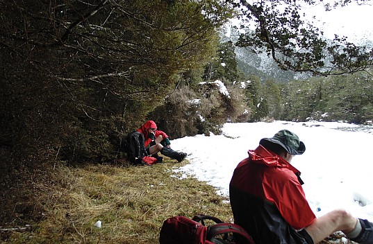 2022-08-02 12.41.50 DSC02887 Alan - Brian and Bruce at lunch spot on Hurunui River_cr.jpg: 3648x2392, 3006k (2022 Dec 11 15:03)