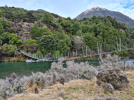 2022-08-04 09.05.44 S20 Simon - Bruce on the Hurunui River swing bridge.jpeg: 4032x3024, 6081k (2022 Dec 11 15:08)