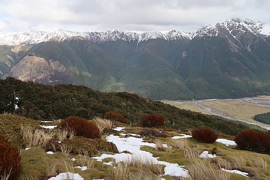 2022-08-04 12.29.24 IMG_0446 Brian - Hurunui Hut and River from Macs Knob bush edge.jpeg: 5472x3648, 9190k (2022 Dec 11 15:08)