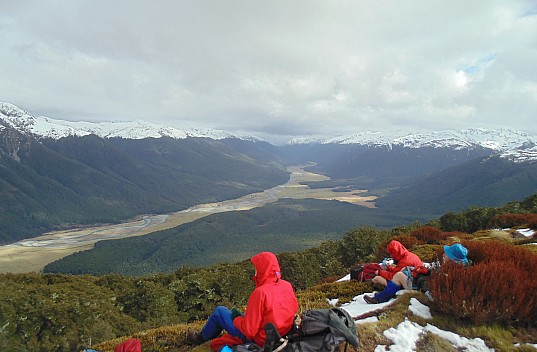 2022-08-04 12.47.23 DSC02917 Alan - View at lunch spot just above Macs Knob bush edge_cr.jpeg: 3648x2392, 2623k (2022 Dec 11 15:08)