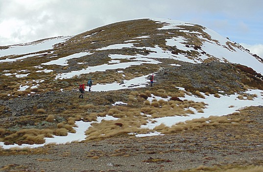 2022-08-04 13.04.50 DSC02919 Alan - walking to view point below Macs Knob_cr.jpeg: 3648x2392, 3107k (2022 Dec 11 15:08)