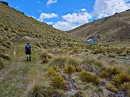 2023-01-02 13.44.03 S20+ Simon - Brian arriving at Deep Creek Hut.jpeg: 9248x6936, 25863k (2023 Jan 17 21:04)