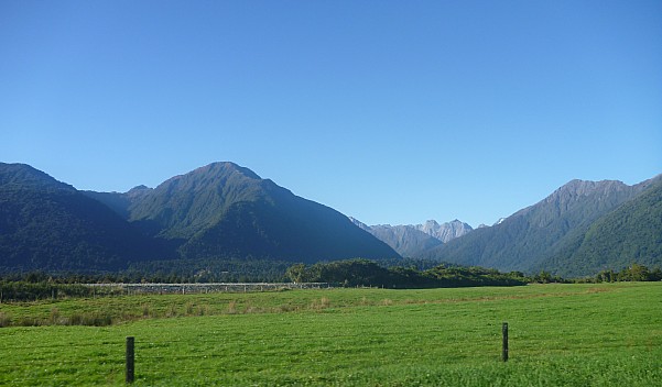 Mountain view after crossing Fox River
Photographer;&nbsp;Philip
2023-04-16&nbsp;09.36.50;&nbsp;Metadata time: '2023 Apr 16 09:36'
Original size:&nbsp;4,320 x 2,529; 3,414 kB;&nbsp;cr
Filename: 2023-04-16 09.36.50 P1070027 Philip - mountain view after crossing Fox River_cr.jpg