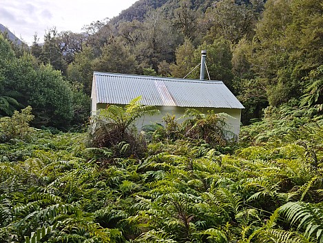 Middle Head Hut
Photographer;&nbsp;Simon
2023-04-16&nbsp;16.22.00;&nbsp;Metadata time: '2023 Apr 16 16:22'
Original size:&nbsp;9,248 x 6,936; 19,928 kB
Filename: 2023-04-16 16.22.00 S20+ Simon - Middle Head Hut.jpeg