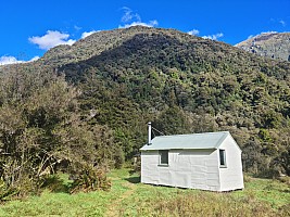 Moeraki River to Middle Head hut