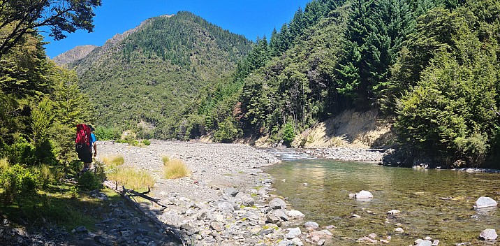Brian and first glimpse of Bottom Misery Hut
Photographer;&nbsp;Simon
2024-01-31&nbsp;13.09.02;&nbsp;Metadata time: '2024 Jan 31 13:09'
Original size:&nbsp;11,811 x 5,804; 18,369 kB;&nbsp;stitch
Filename: 2024-01-31 13.09.02 S20+ Simon - Brian and first glimpse of Bottom Misery Hut_stitch.jpg