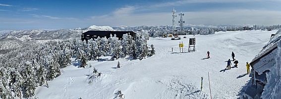 Ski Yokoteyama, Shibutoge, and Kumanoyu 
Mt Yokote
Photo: Adrian
2024-03-08 10.31.53; '2024 Mar 08 10:31'
Original size: 19,690 x 6,949; 17,338 kB; stitch