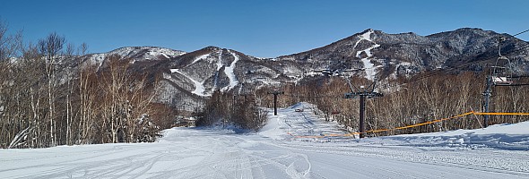 Yamanoeki skiing
View down from the top of the Hauike Triple Lift back to Nishitateyama
Photo: Adrian
2024-03-11 09.45.45; '2024 Mar 11 09:45'
Original size: 4,972 x 1,686; 2,028 kB; stitch
2024-03-11 09.45.45 S20+ Adrian - view down from the top of the Hauike Triple Lift back to Nishitateyama_stitch.jpg