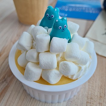 Abeno Harukas Beno icecream str cr
Photographer;&nbsp;Adrian
2024-03-14&nbsp;13.22.50;&nbsp;Metadata time: '2024 Mar 14 17:22'
Original size:&nbsp;2,496 x 2,504; 1,154 kB;&nbsp;{i:2;}
Filename: 2024-03-14 13.22.50 S20+ Adrian - Abeno Harukas Beno icecream_str_cr.jpg