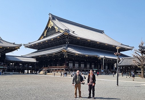 Simon and Adrian at Higashi Hongan-ji Temple
Photographer;&nbsp;Jim
2024-03-16&nbsp;13.54.46;&nbsp;Metadata time: '2024 Mar 16 17:54'
Original size:&nbsp;2,992 x 2,070; 2,227 kB;&nbsp;cr
Filename: 2024-03-16 13.54.46 S21FE+ Jim - Simon and Adrian at Higashi Hongan-ji Temple_cr.jpg