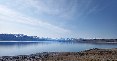 Southern Alps from Lake Pukaki lookout
Photographer;&nbsp;Philip
2024-09-28&nbsp;15.20.46;&nbsp;Metadata time: '2024 Sept 28 15:20'
Original size:&nbsp;8,000 x 4,235; 5,494 kB;&nbsp;cr
Filename: 2024-09-28 15.20.46 IMG_20240928_152046 Philip - Southern Alps from Lake Pukaki lookout_cr.jpg