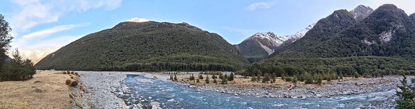 Huxley Forks
Photo: Simon
2024-09-29 18.36.09; '2024 Sept 29 18:36'
Original size: 26,177 x 6,918; 24,683 kB; stitch
2024-09-29 18.36.09 S20+ Simon - Huxley Forks_stitch.jpg