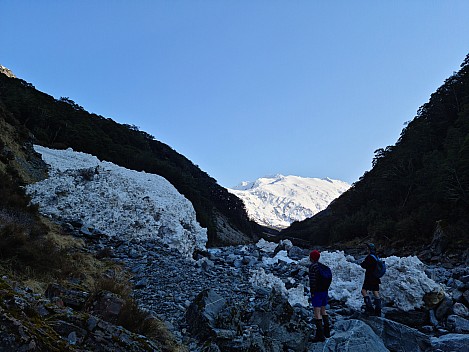 Philip and Brian by avalanche debris view up the North Huxley
Photographer;&nbsp;Simon
2024-09-30&nbsp;09.46.06;&nbsp;Metadata time: '2024 Sept 30 09:46'
Original size:&nbsp;9,248 x 6,936; 14,397 kB
Filename: 2024-09-30 09.46.06 S20+ Simon - Philip and Brian by avalanche debris view up the North Huxley.jpeg