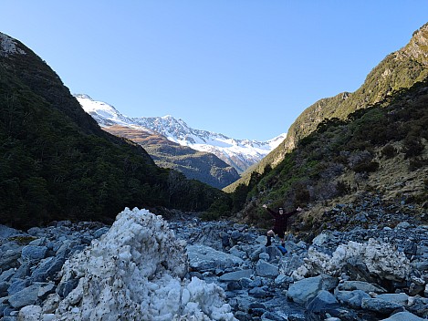 Brian and avalanche debris view down the North Juxley
Photographer;&nbsp;Simon
2024-09-30&nbsp;09.47.56;&nbsp;Metadata time: '2024 Sept 30 09:47'
Original size:&nbsp;9,248 x 6,936; 15,326 kB
Filename: 2024-09-30 09.47.56 S20+ Simon - Brian and avalanche debris view down the North Juxley.jpeg