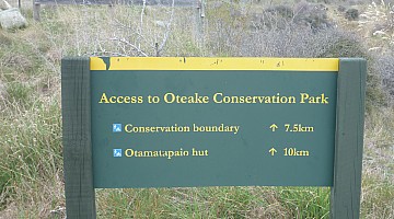 Otamatapaio sign
Photographer;&nbsp;Philip
2024-10-02&nbsp;13.15.10;&nbsp;Metadata time: '2024 Oct 02 13:15'
Original size:&nbsp;4,320 x 2,403; 3,445 kB;&nbsp;cr
Filename: 2024-10-02 13.15.10 P1070631 Philip - Otamatapaio sign_cr.jpg