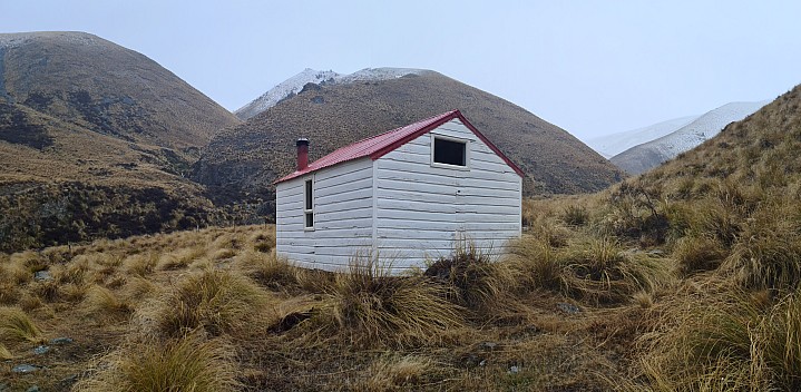 Otamatapaio Hut
Photo: Simon
2024-10-03 07.44.21; '2024 Oct 03 07:44'
Original size: 12,540 x 6,138; 11,196 kB; stitch
2024-10-03 07.44.21 S20+ Simon - Otamatapaio Hut_stitch.jpg