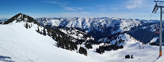 View of Green Valley Bowl from top of the Mt Ranier Gondola
Photographer;&nbsp;Simon
2025-02-27&nbsp;09.53.40;&nbsp;Metadata time: '2025 Feb 27 09:53'
Original size:&nbsp;15,494 x 5,868; 14,414 kB;&nbsp;stitch
Filename: 2025-02-27 09.53.40 S20+ Simon - view of Green Valley Bowl from top of the Mt Ranier Gondola_stitch.jpg