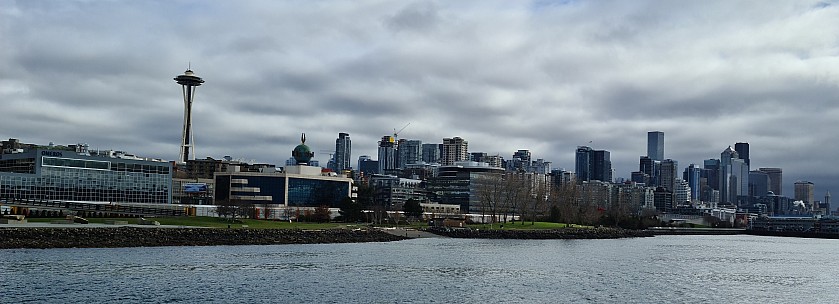2025-03-03 10.58.15 S20+ Simon - Olympic Sculpture park, Space Needle, and Seattle from the water_cr.jpg: 8260x2994, 6108k (2025 Jul 13 18:15)