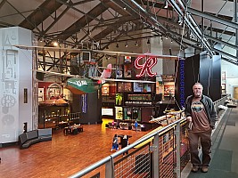 Simon and the Museum of History and Industry
Photographer;&nbsp;Simon
2025-03-04&nbsp;11.29.11;&nbsp;Metadata time: '2025 Mar 04 11:29'
Original size:&nbsp;8,441 x 6,331; 6,877 kB;&nbsp;cr
Filename: 2025-03-04 11.29.11 S20+ Simon - Simon and the Museum of History and Industry_cr.jpg