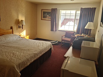 Room at the Summit Inn
Photo: Simon
2025-03-05 08.21.43; '2025 Mar 05 08:21'
Original size: 9,248 x 6,936; 11,804 kB
2025-03-05 08.21.43 S20+ Simon - Room at the Summit Inn.jpeg